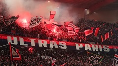 CĐV PSG mang tifo cực lớn ra thổi bay tinh thần của Liverpool